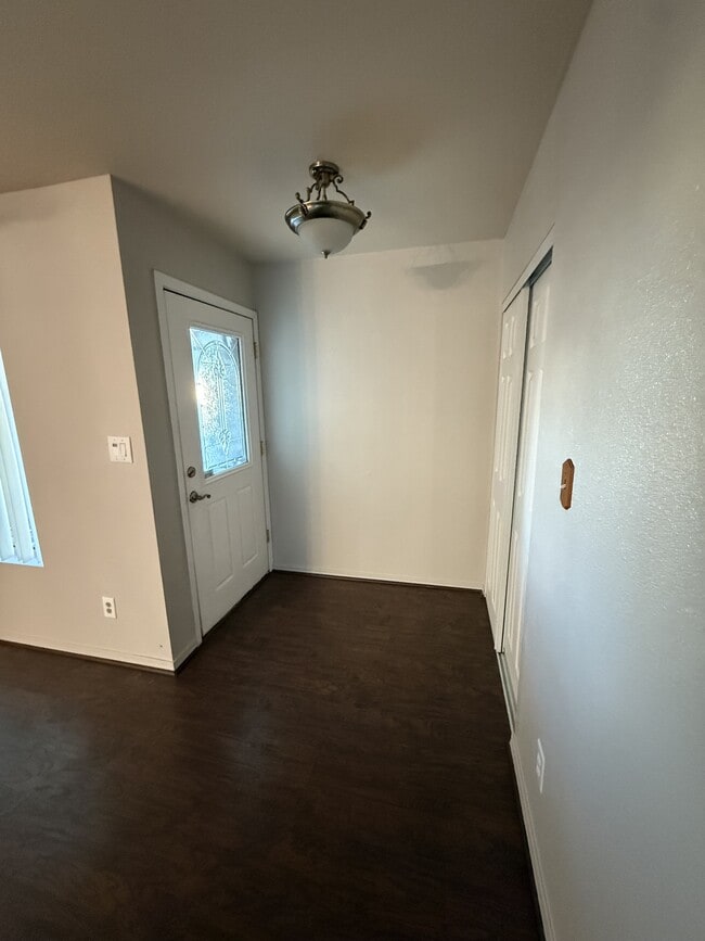 Photo - 422 Emery Dr