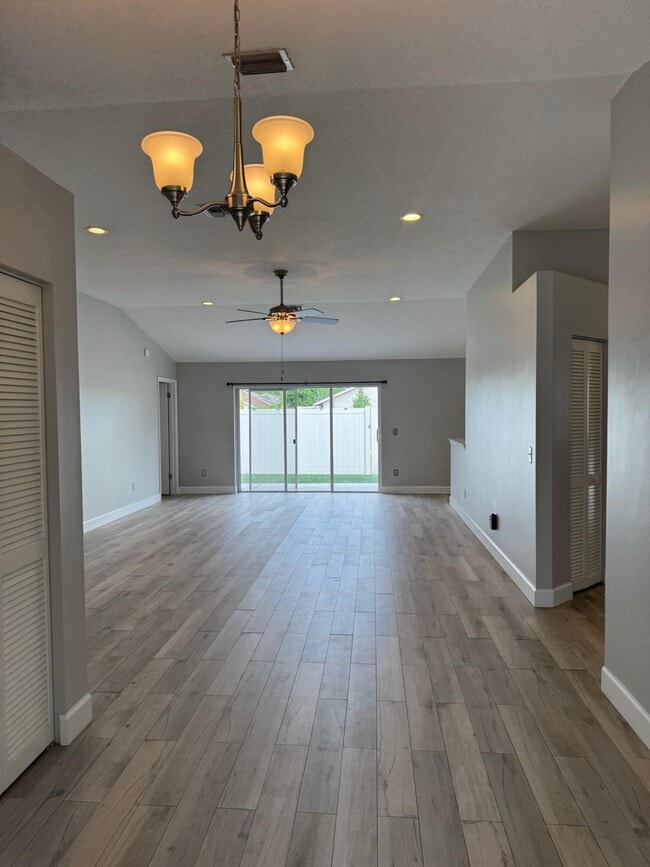 Photo - 12872 Meadowbend Dr