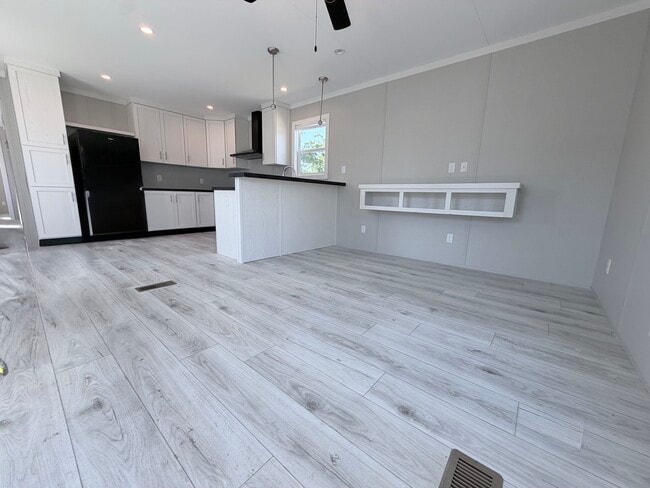 709 N Collins Fwy