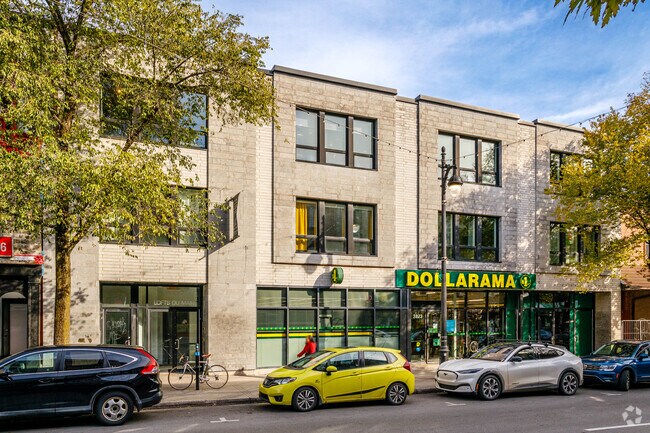 Building Photo - 3827 Boul. Saint-Laurent