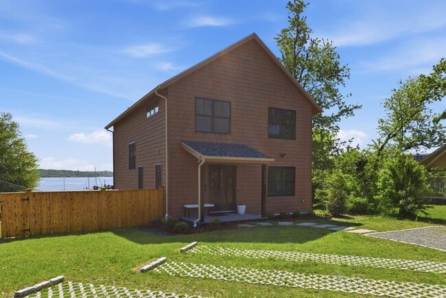 Photo - 1124 Narragansett Blvd