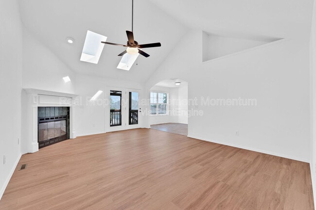 Photo - 882 S Hickory Ln