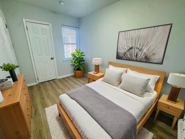 Photo - 946 Farson St Unit 1