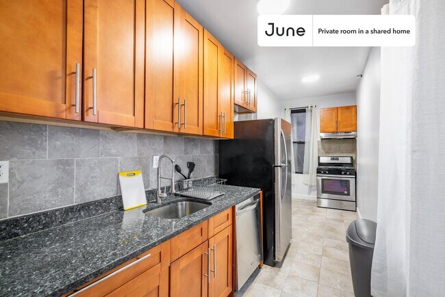 Room in Shared 4 bed/1 bath home in Central Harlem