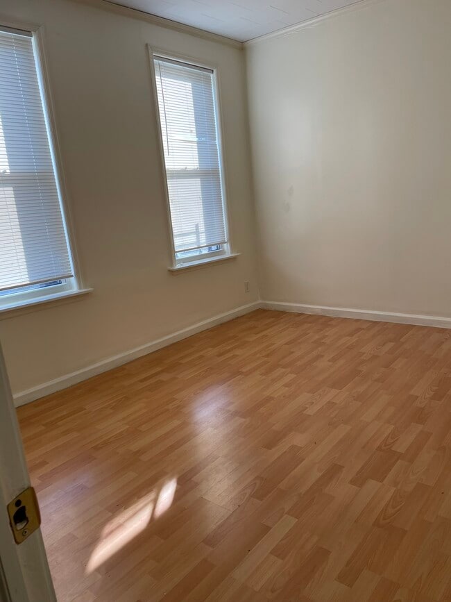 Living Area - 2333 E 24th St Unit 2nd Floor