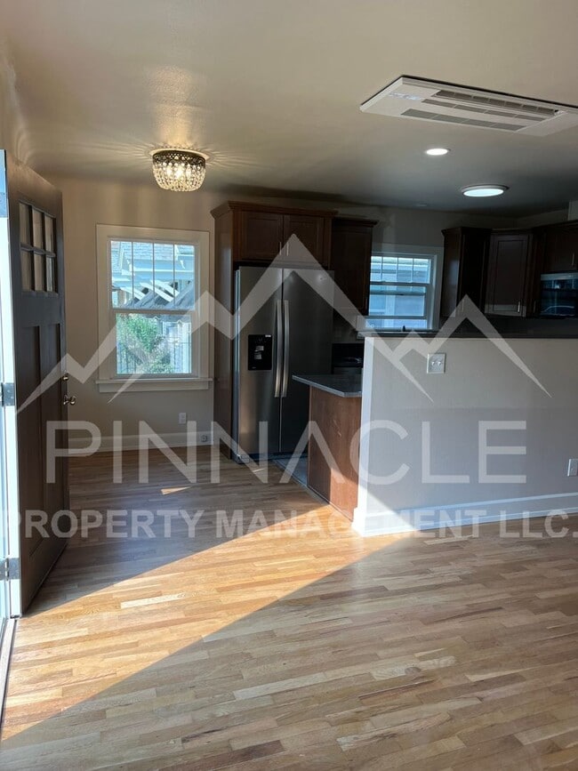 3 Chicago Ave Unit 3 1/2 CHICAGO AVE