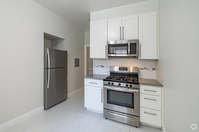 1BR, 1BA w/Dining Area - 671SF - Kitchen