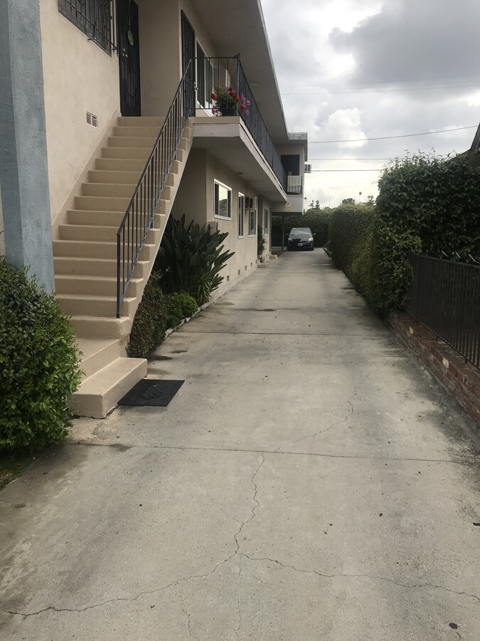 outdoor area - covered parking spot in back - 550 N Serrano Ave Apartment Unit 7