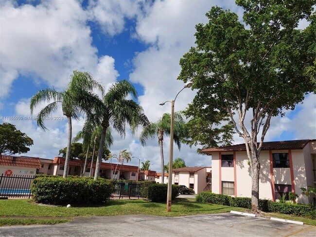 Photo - 860 NE 209th Terrace Unidad 101-33