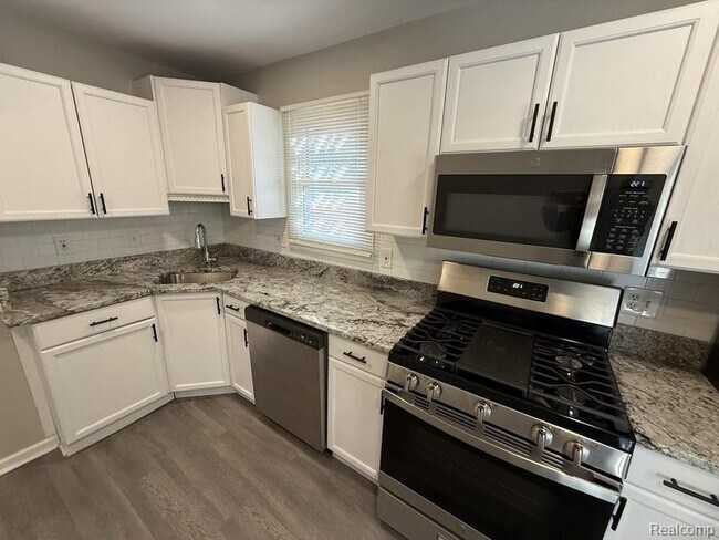 Photo - 13661 Kingston St