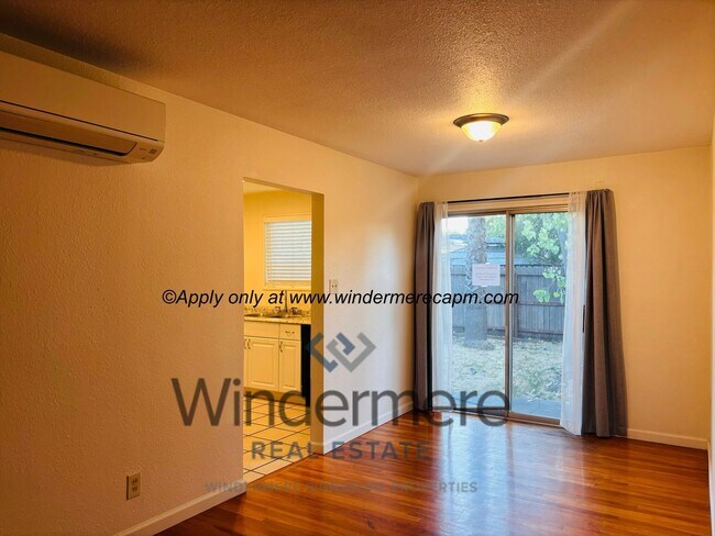 Photo - 2 bed/1 bath duplex in prime location! Wat... Casa