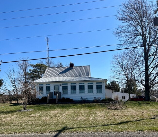 Building Photo - Country living! 1st floor laundry 3+ car garage with work shop