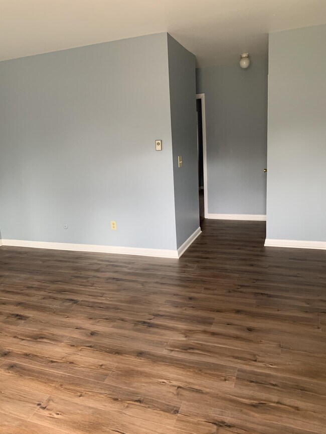 Photo - 1126 E State St