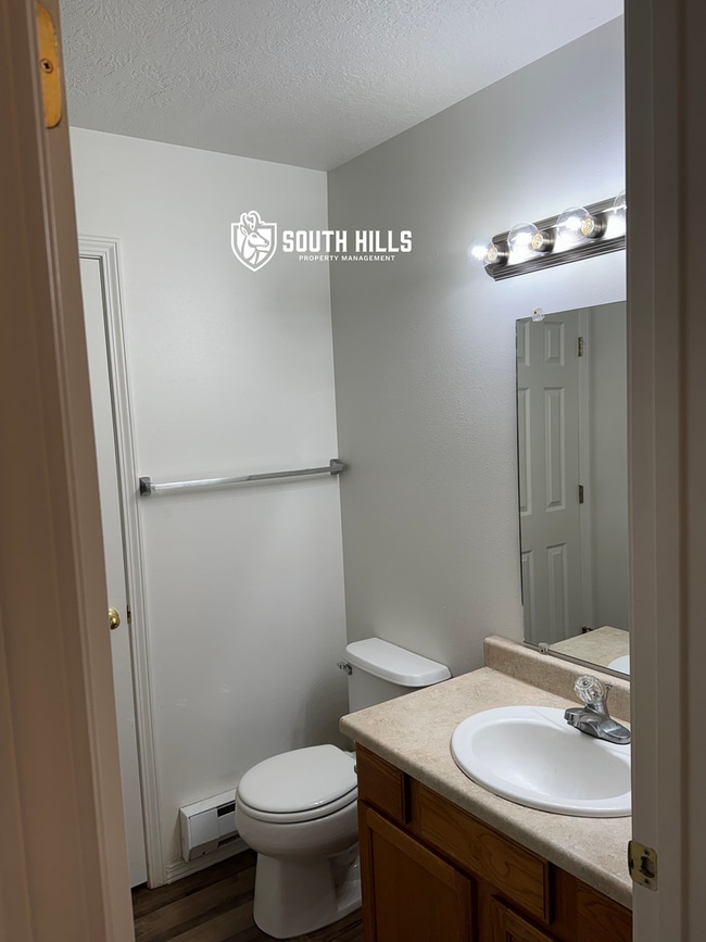 Photo - El2140 Unit 23-B