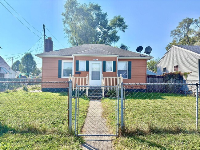 Building Photo - 1818 W Indiana Ave Rental
