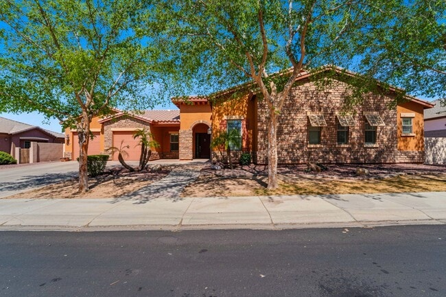 Building Photo - Welcome to this inviting Phoenix Rental - Available!