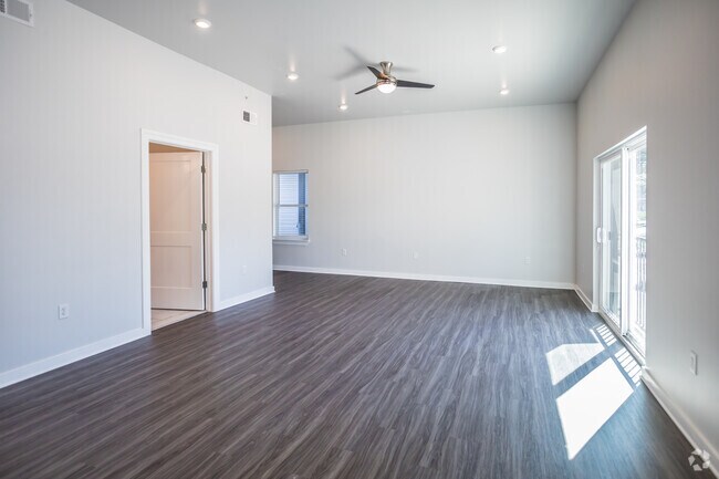 1 BR, 1 BA - 828SF