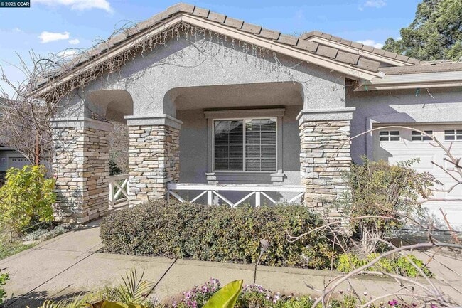 Photo - 350 Caroni St