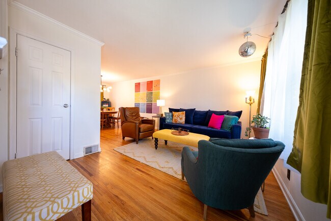 Photo - 2050 Montreal Ave