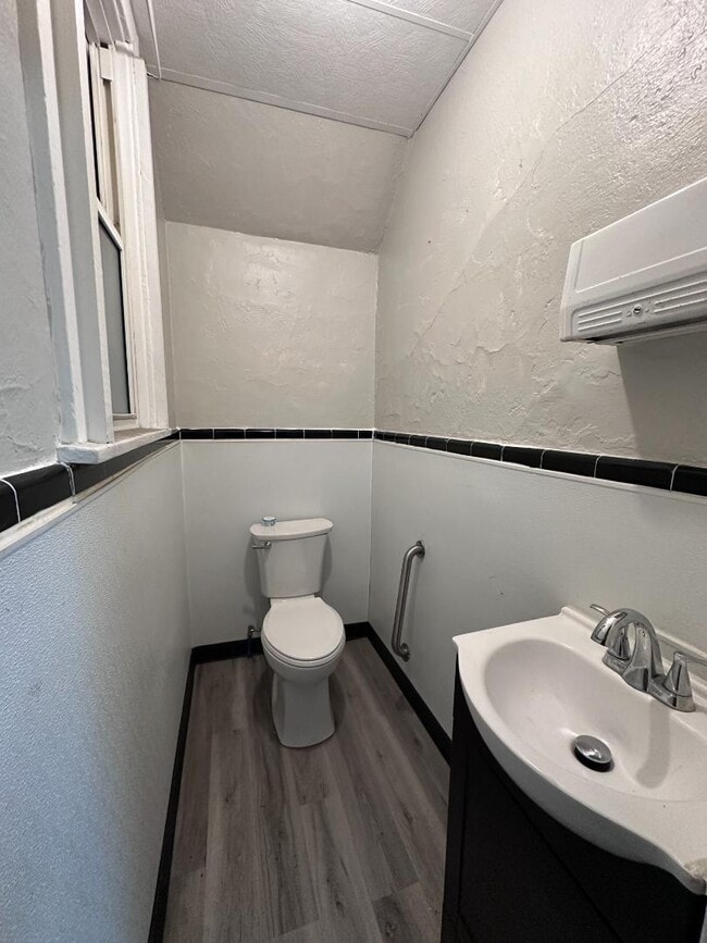 Photo - 113 W Main St