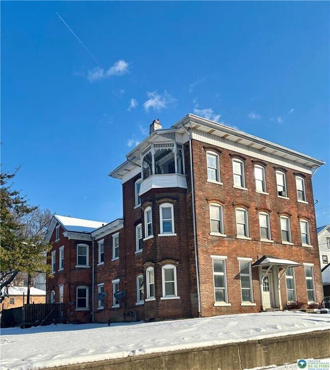 Building Photo - 350 Main St Unit 5