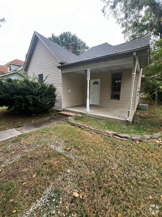 Building Photo - 2 bedroom/1 bathroom house