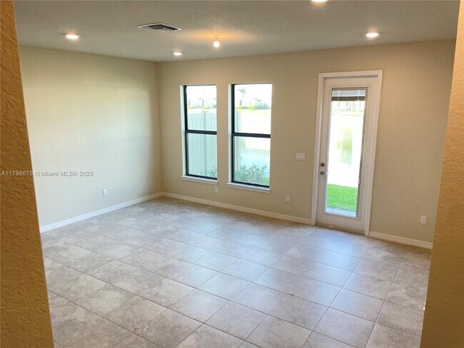 Photo - 2151 Appleton Cir S