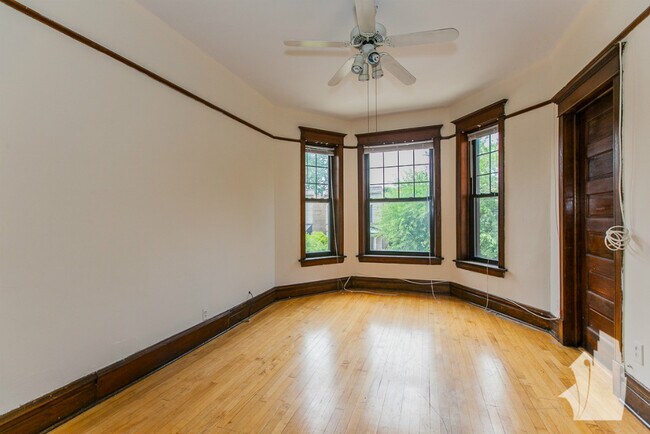 Building Photo - 3637 N Paulina St Unit 1 Rental