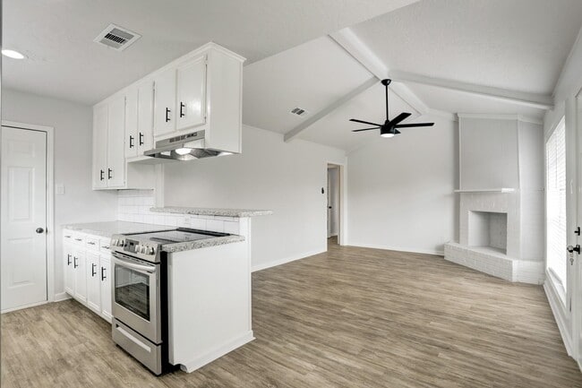 Photo - 5613 Armstrong