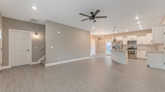Photo - 334 W Kinniburgh Dr