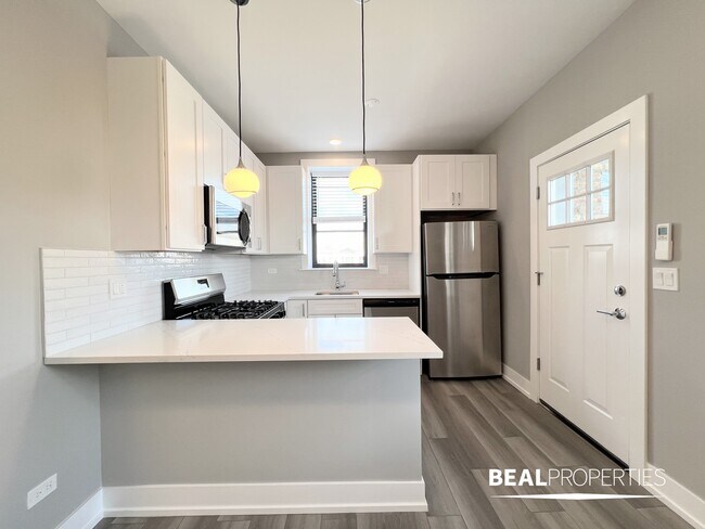 Photo - 3935 N Janssen Ave Unit 2