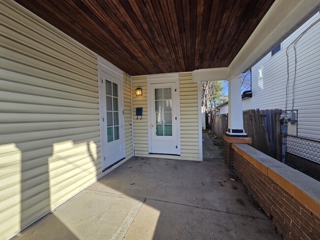 Photo - 423 Clover St