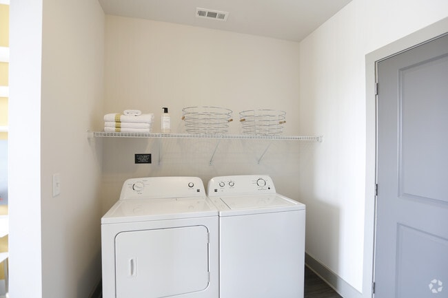 1 BR, 1 BA - 765 SF