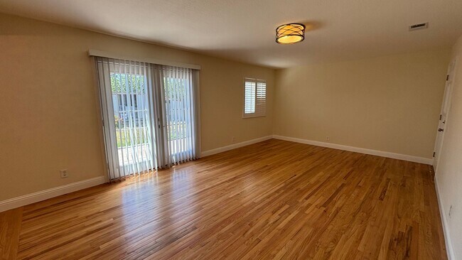 8096 Juniper Ave Unit 8096