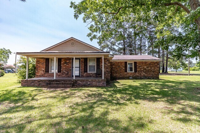 Building Photo - ADORABLE 2 BR | 2 BA Brick Ranch in LaGran... Rental