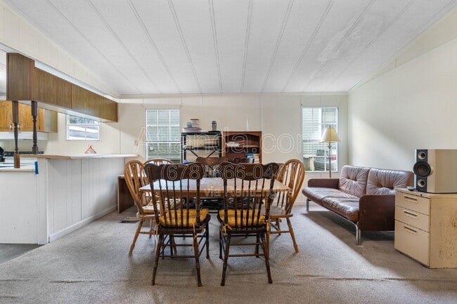 Photo - 1061 Center St NW