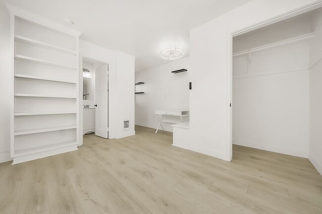 Photo - 731 Zanzibar Ct Unidad #B