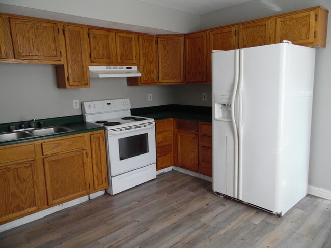 Photo - 925 Altamont Ct