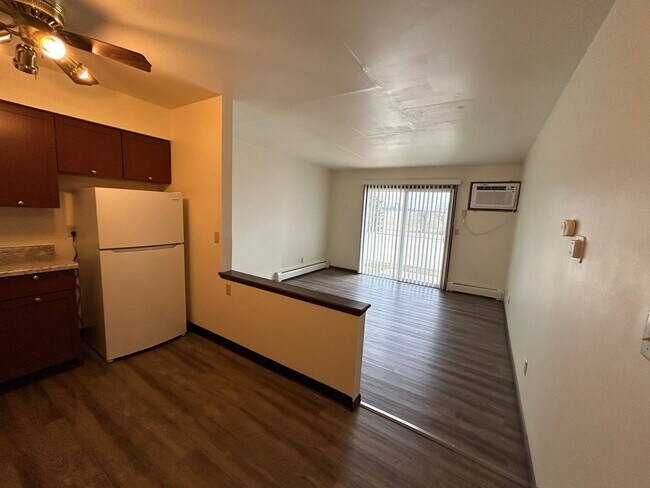 Photo - Colonial Gardens Apartments