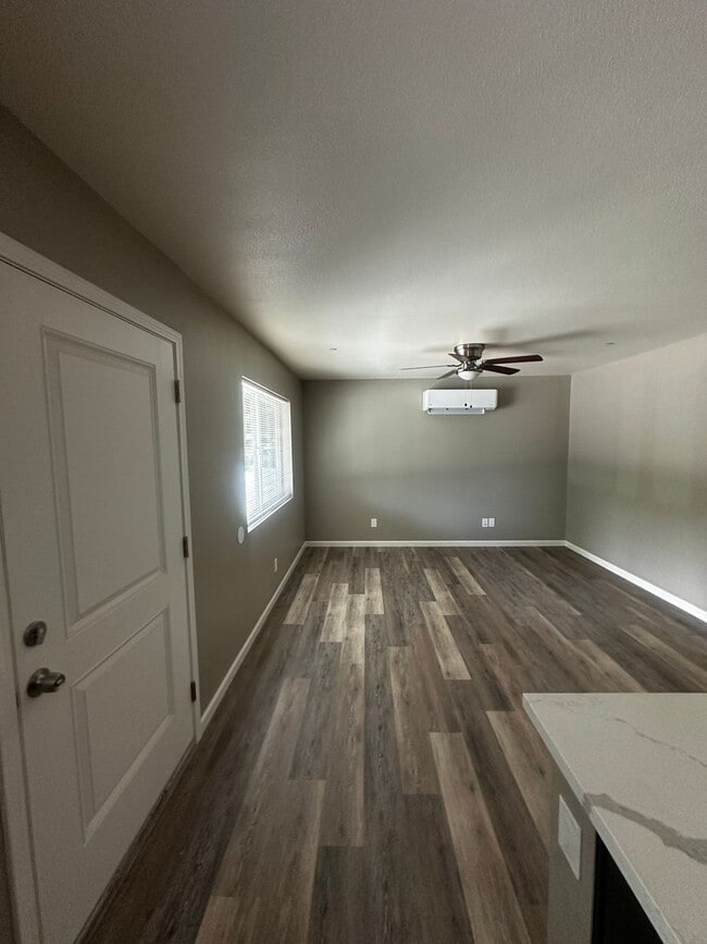 Photo - 2110 Iroquois Ave Unit 3