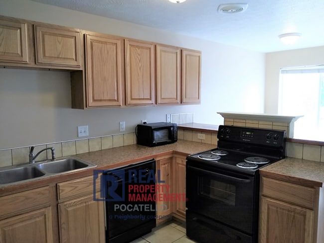 Photo - 1592 Zener St Unit 1592 Zener St A
