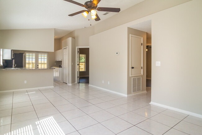 Photo - 13500 Glasser Ave