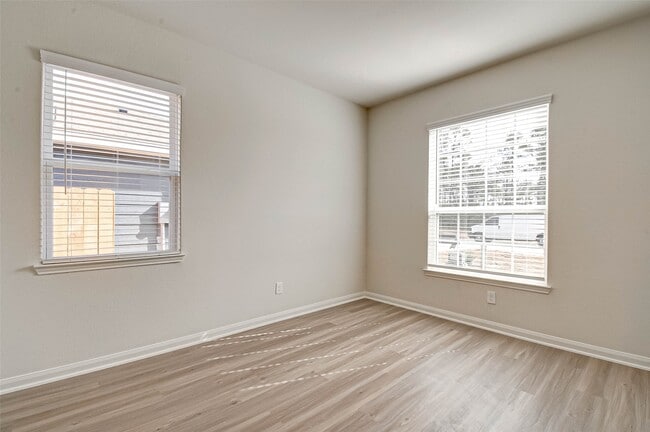 Photo - 28065 Irving Dr