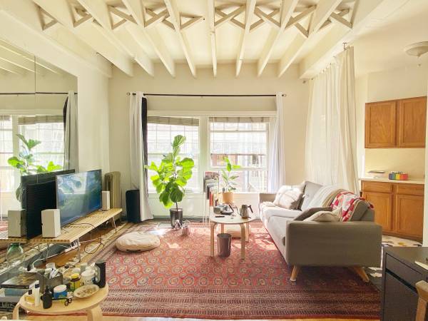 Photo - 2121 James M Wood Blvd Unidad 310