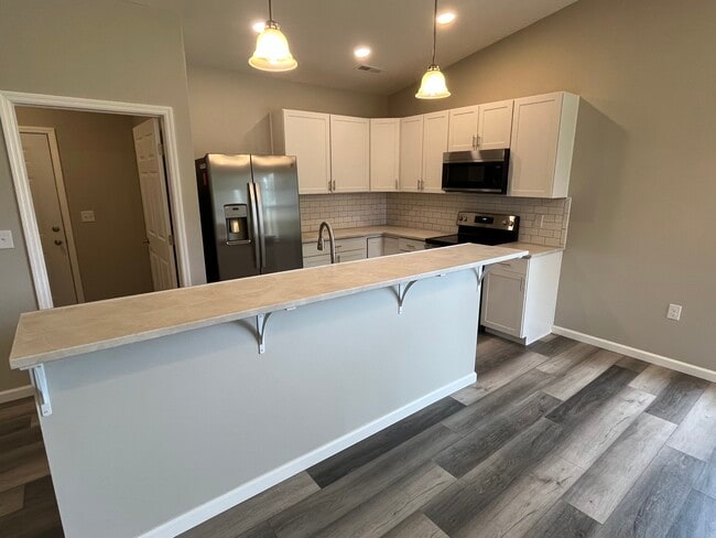 Photo - 118 Burgundy Dr