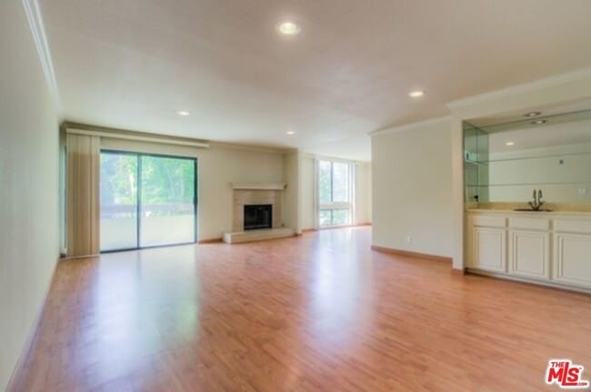 Photo - 1854 S Beverly Glen Blvd Unidad 101