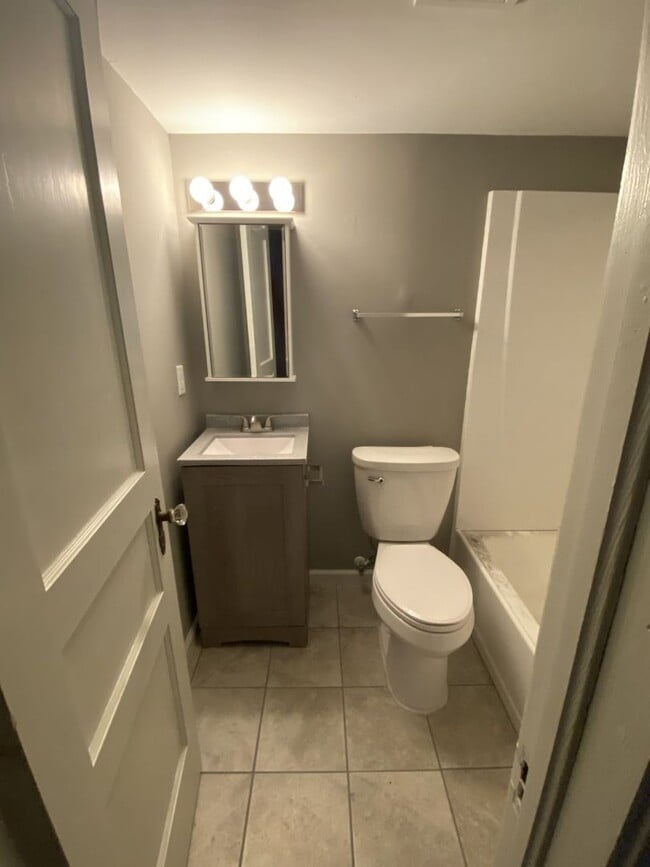 Photo - 515-517 W 14th Unidad 515