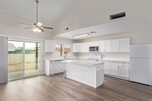 Building Photo - 3915 W Thunderbird Rd