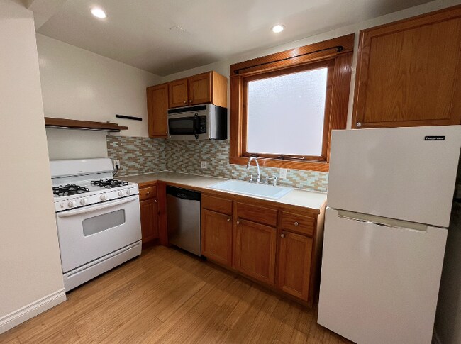 Building Photo - 523 S Coronado St Rental