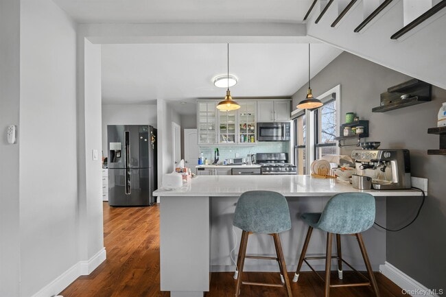 Photo - 60-17 172nd St